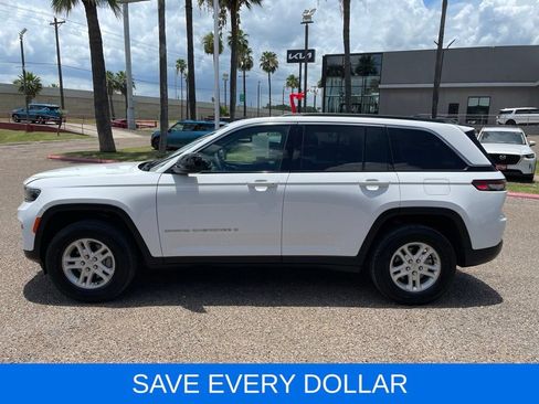 Used 2025 Jeep Grand Cherokee Laredo AWD/4WD image 3