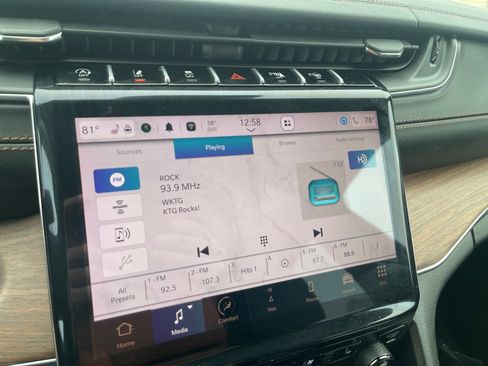 Used 2025 Jeep Grand Cherokee Summit image 12