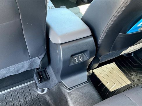 Used 2024 Subaru Crosstrek 2.0i Premium image 30