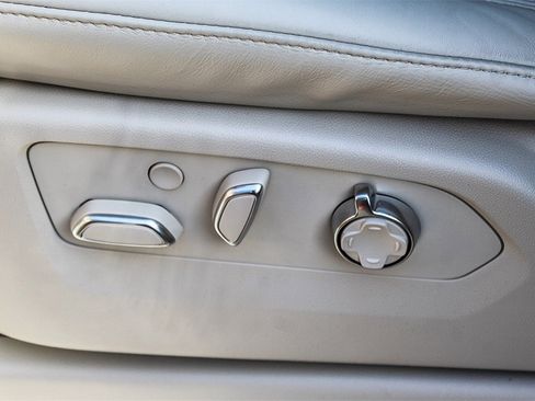 Used 2025 Cadillac Escalade ESV Premium Luxury Platinum image 21