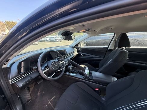 Used 2023 Hyundai Elantra SEL image 6