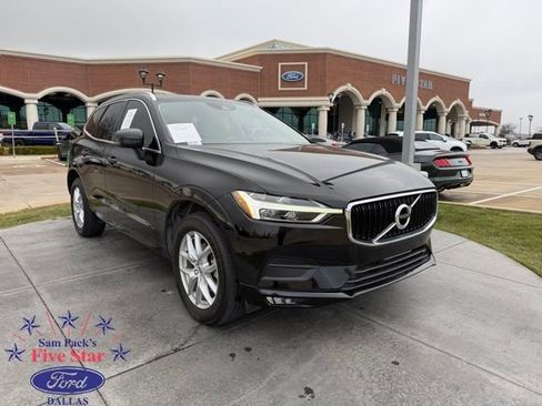 Used 2021 Volvo XC60 T5 Momentum w/ Climate Package image 1