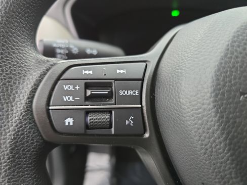 Certified 2025 Honda HR-V LX image 16