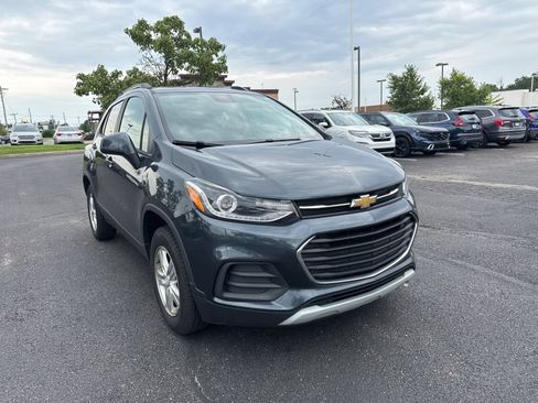Used 2021 Chevrolet Trax LT AWD/4WD image 13