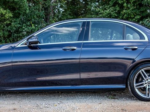 Used 2019 Mercedes-Benz E 300 4MATIC w/ Driver Assistance Package image 2