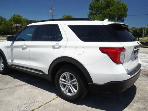 Used 2024 Ford Explorer XLT RWD image 5