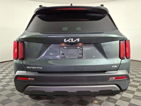Used 2023 Kia Sorento S w/ Panoramic Sunroof Package image 8