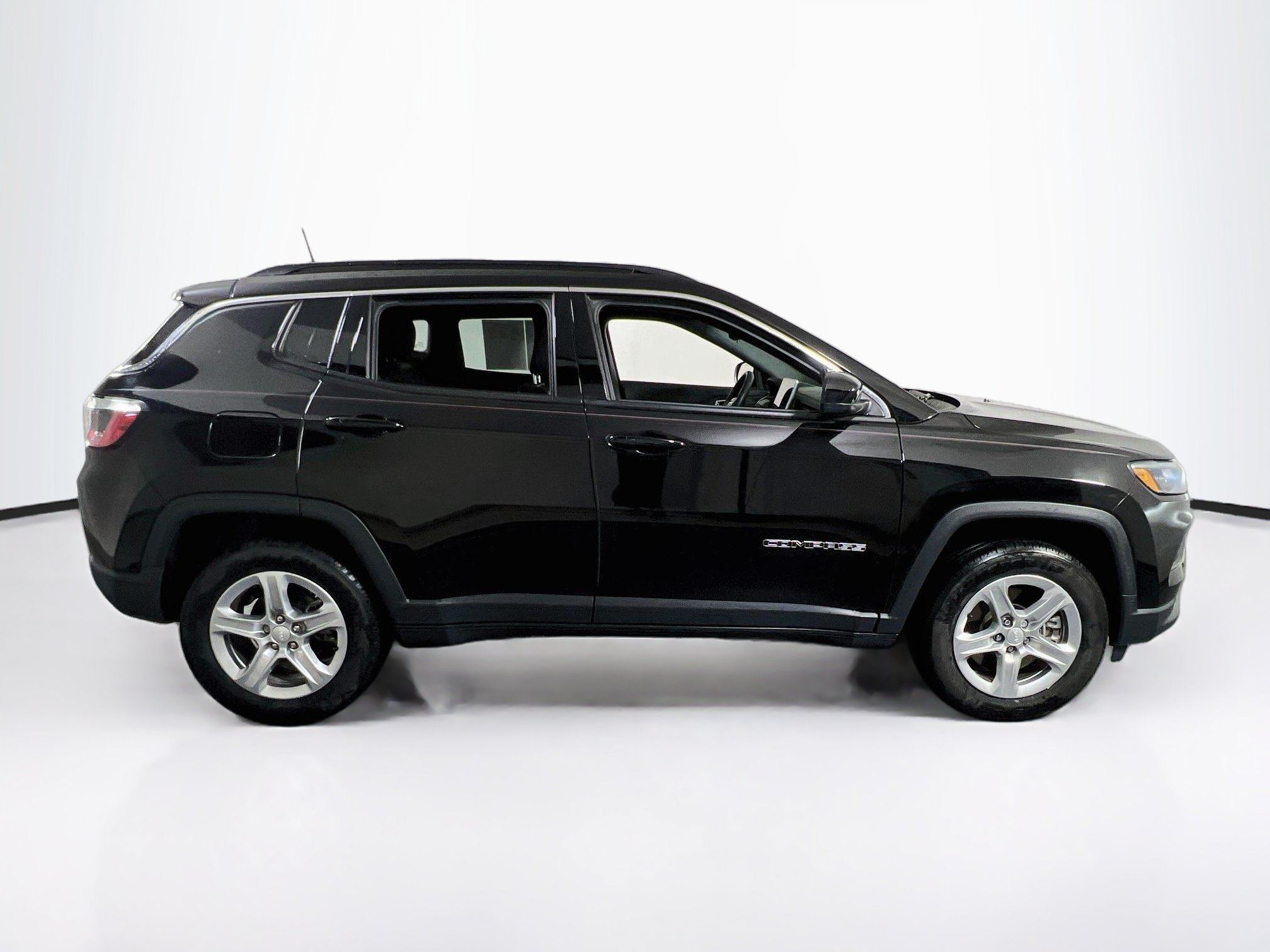 Used 2023 Jeep Compass Latitude AWD/4WD image 4