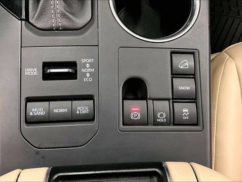 Used 2024 Toyota Highlander XLE AWD/4WD image 38
