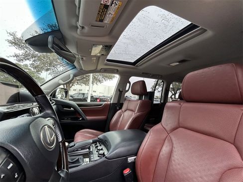 Used 2017 Lexus LX 570 4WD image 12