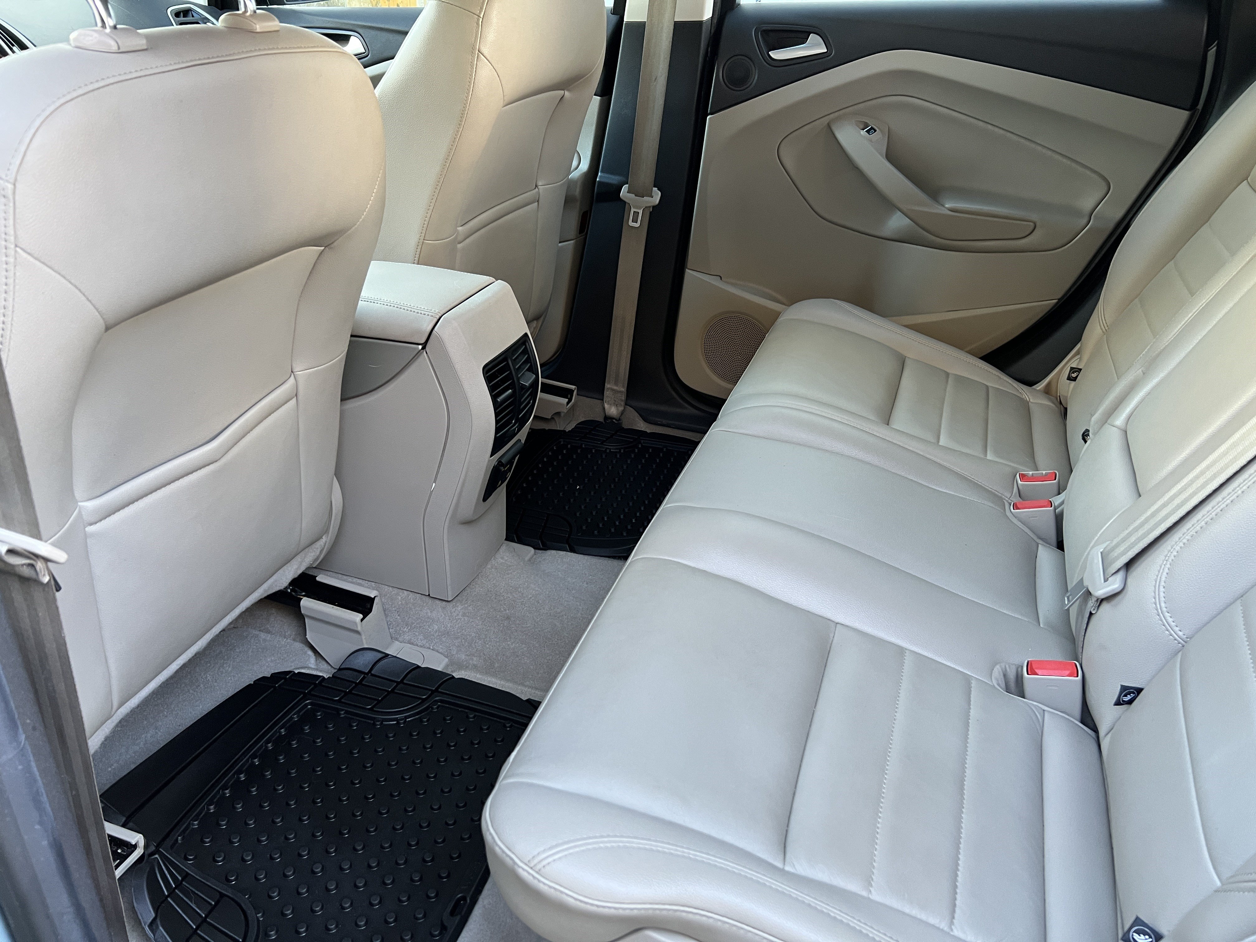 Used 2013 Ford C-MAX SEL FWD image 16