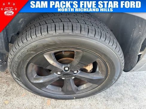Used 2018 Jeep Cherokee Latitude w/ Altitude Package FWD image 8