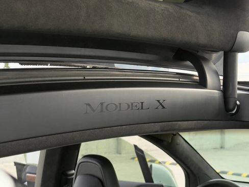 Used 2017 Tesla Model X 90D image 18