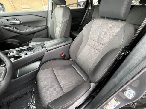 Used 2025 Nissan Rogue SV FWD image 38