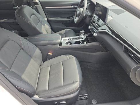 New 2025 Nissan Altima 2.5 SR w/ SR Premium Package image 24