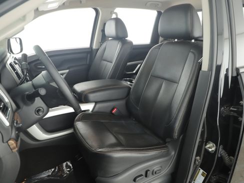Used 2019 Nissan Titan SL image 13
