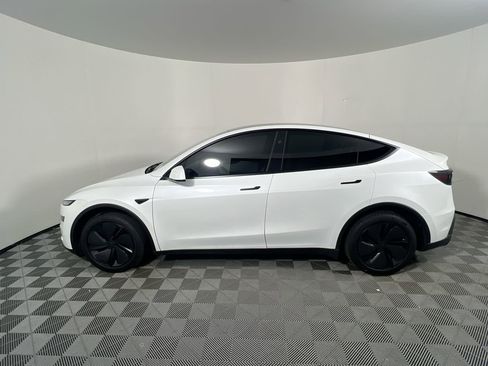 Used 2026 Tesla Model Y 2WD image 6
