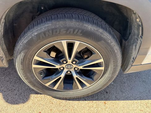 Used 2018 Toyota Highlander LE image 10