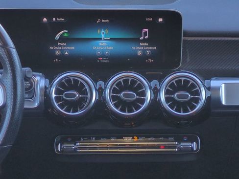 Used 2020 Mercedes-Benz GLB 250 w/ AMG Line image 19