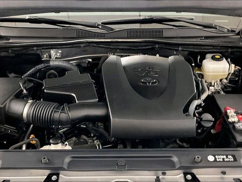 Used 2017 Toyota Tacoma TRD Off-Road w/ Premium & Technology Package image 25