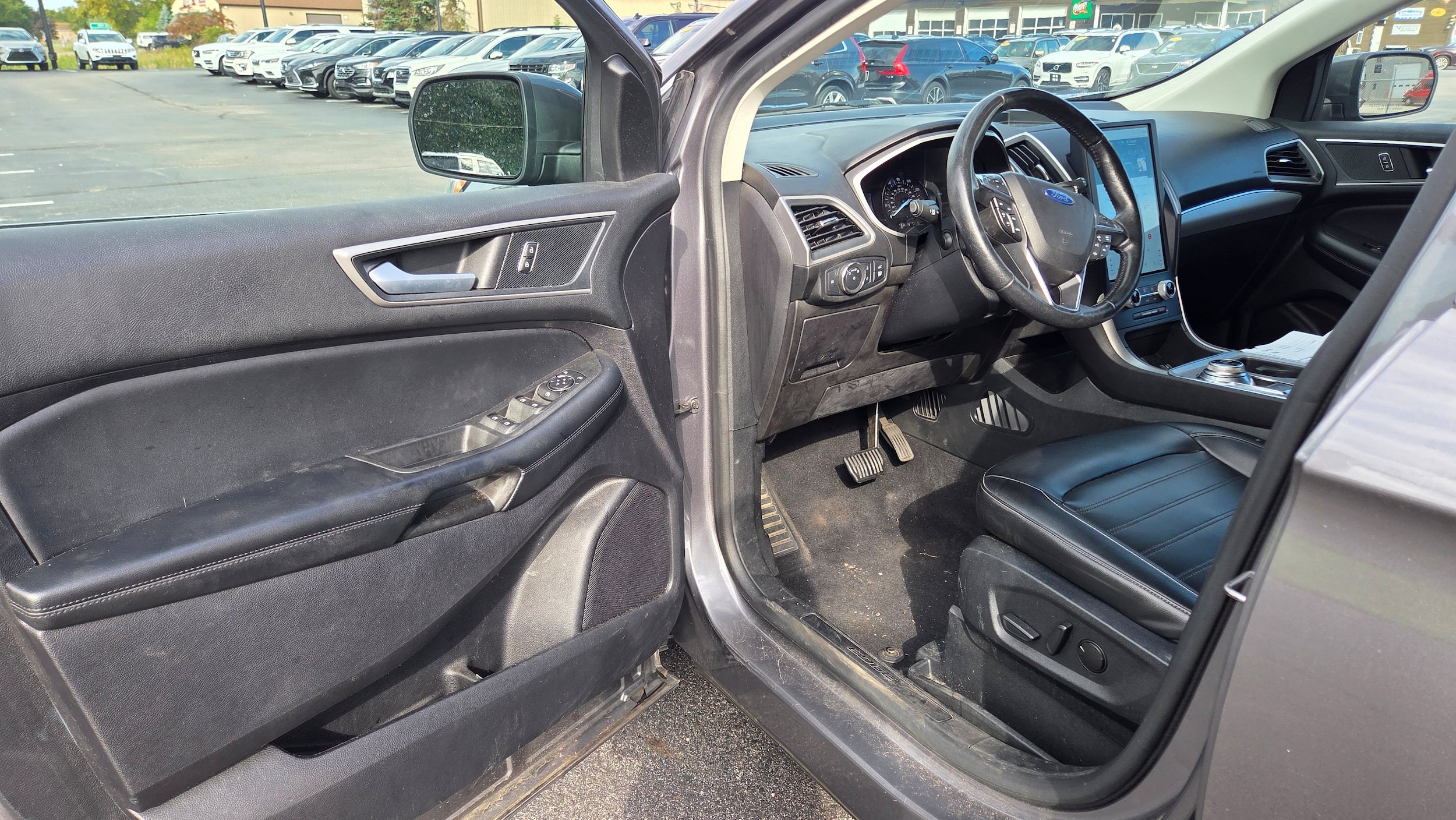 Used 2021 Ford Edge SEL w/ Convenience Package AWD/4WD image 4