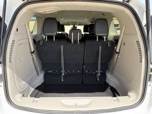 Used 2024 Chrysler Pacifica Limited FWD image 28