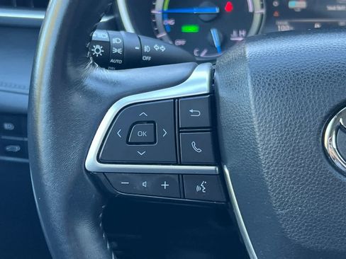 Certified 2022 Toyota Highlander XLE AWD/4WD image 27