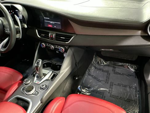 Used 2022 Alfa Romeo Giulia Veloce image 38