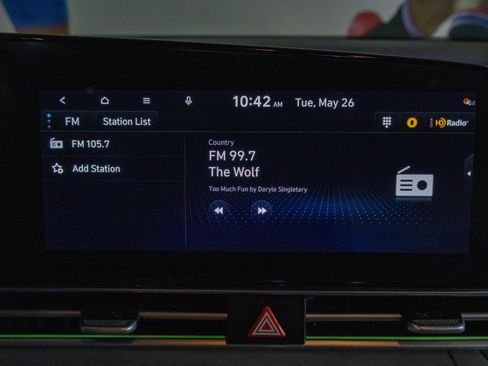 Used 2025 Hyundai Elantra SEL FWD image 9