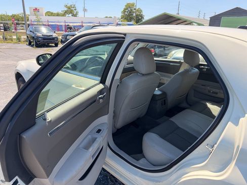 Used 2008 Chrysler 300 Touring RWD image 10