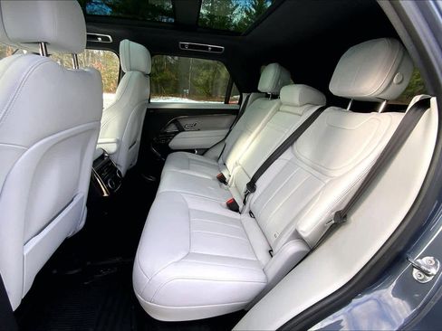 Used 2025 Land Rover Range Rover Sport SE image 19
