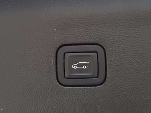 Used 2023 Buick Enclave Essence w/ Experience Buick Package FWD image 11