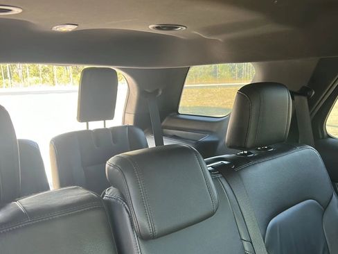 Used 2017 Ford Explorer XLT w/ Equipment Group 202A image 13
