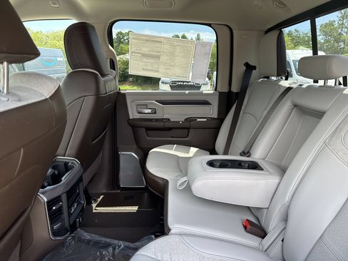 Used 2025 RAM 2500 Laramie AWD/4WD image 16
