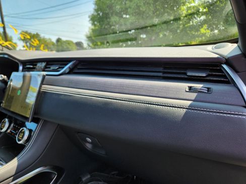 Used 2024 Jaguar F-PACE R-Dynamic S image 11