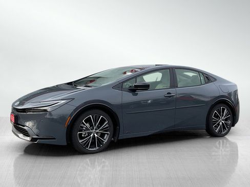 Used 2024 Toyota Prius XLE image 1