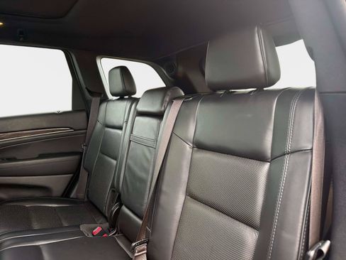 Used 2018 Jeep Grand Cherokee Overland RWD image 15