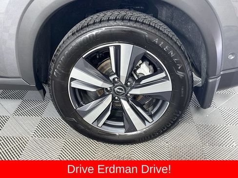 Used 2025 Nissan Rogue SL FWD image 4