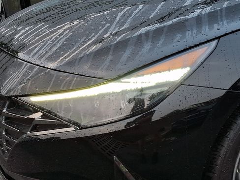 Certified 2023 Hyundai Elantra Limited FWD image 9