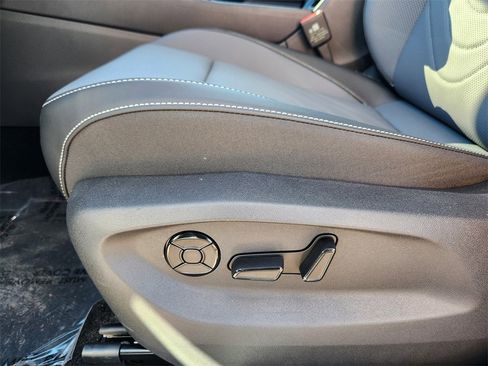 New 2026 Volkswagen Tiguan SE image 8