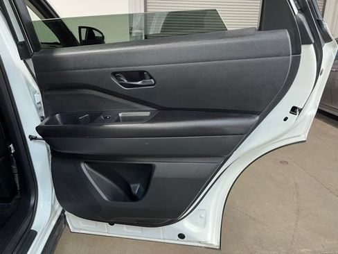 Used 2024 Nissan Pathfinder SV FWD image 14