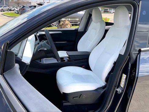 Used 2024 Tesla Model Y Long Range image 6