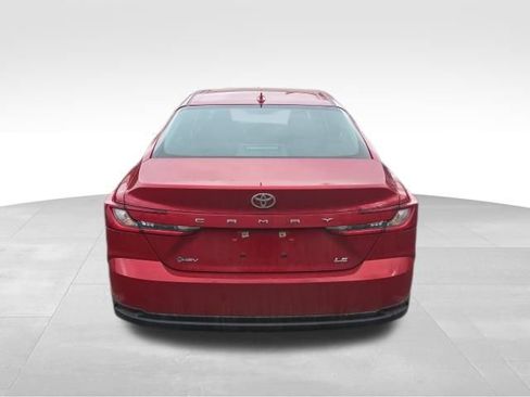 Used 2025 Toyota Camry LE image 5