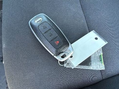 Used 2023 Nissan Rogue S AWD/4WD image 29