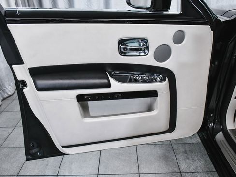 Used 2018 Rolls-Royce Ghost image 9