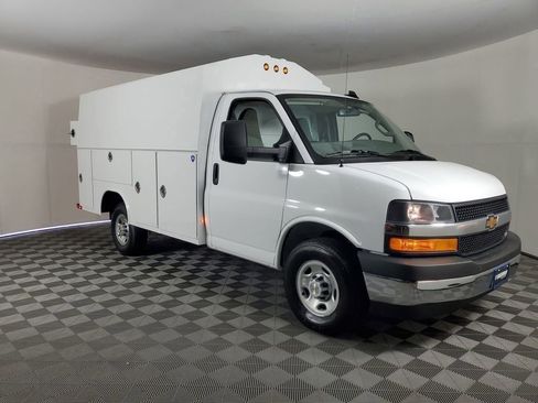 New 2025 Chevrolet Express 3500 w/ Power Convenience Package image 3