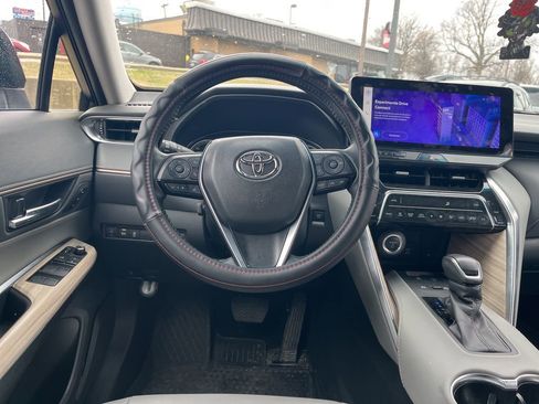 Used 2024 Toyota Venza XLE image 26