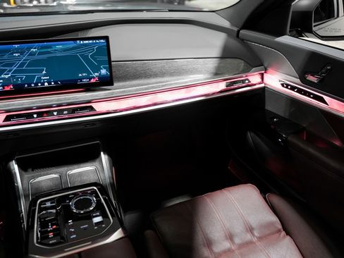 Used 2023 BMW 760i xDrive w/ Executive Package image 21