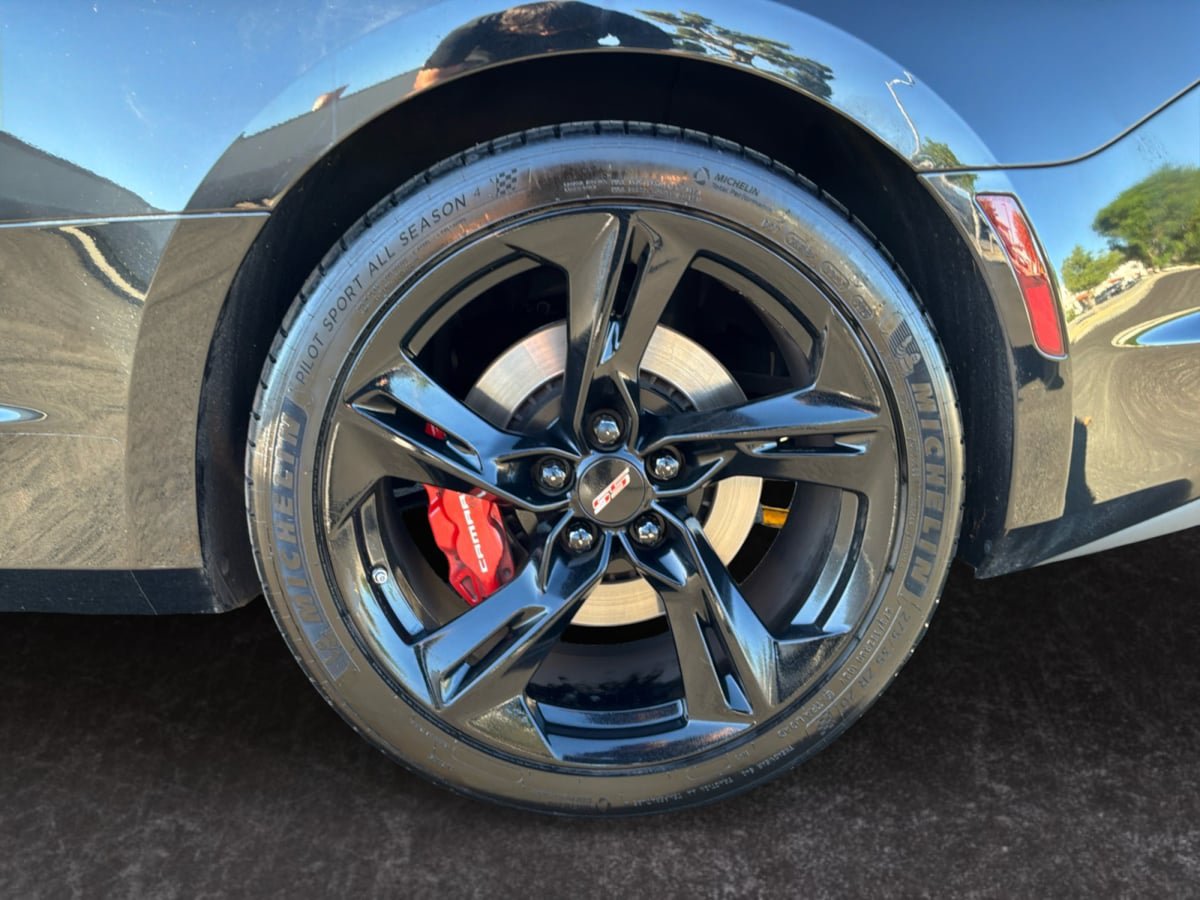 Used 2020 Chevrolet Camaro SS RWD image 9