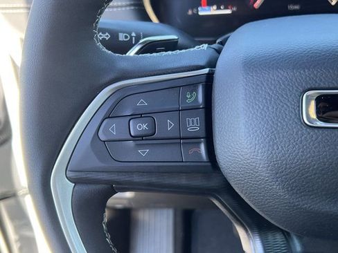 New 2025 Jeep Grand Cherokee Altitude image 20